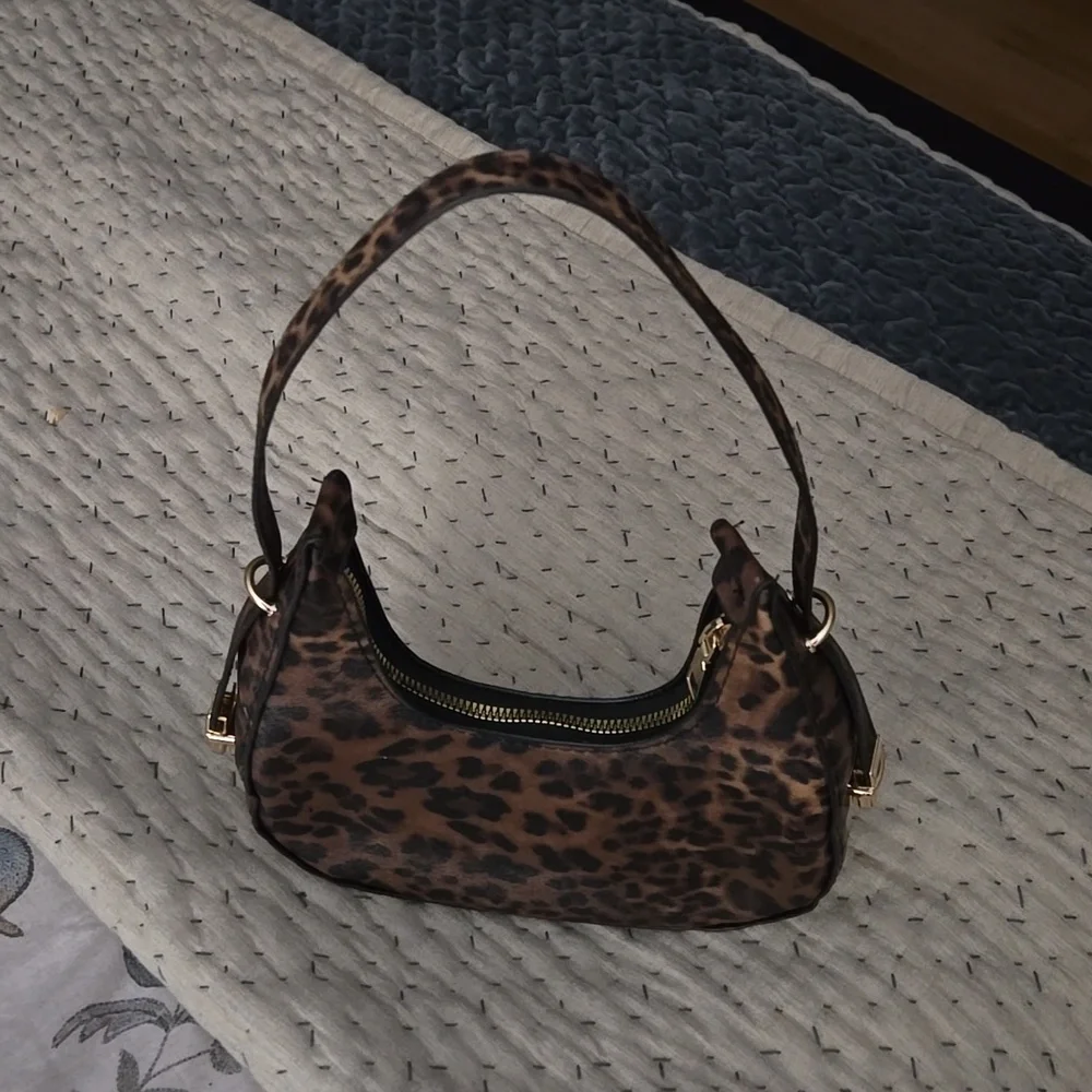 Leopard Print clutch/hand bag - Picture 2 of 5